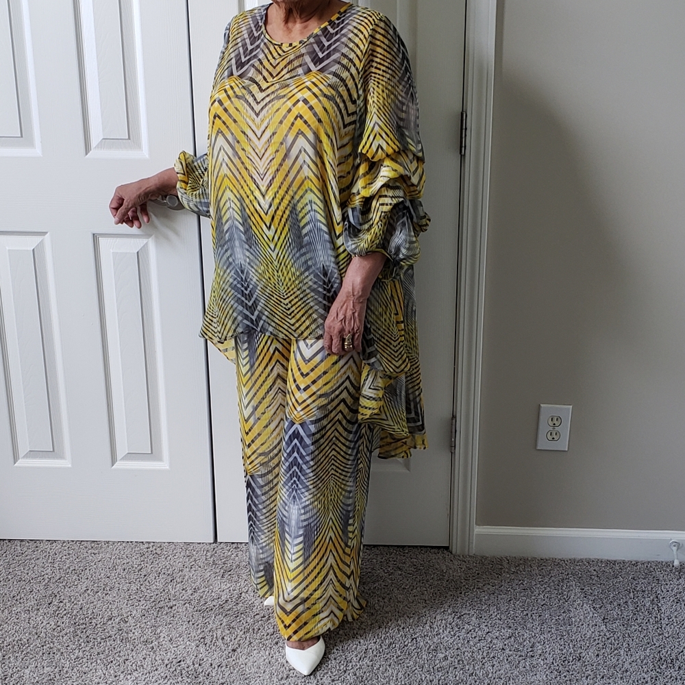 🌟IC by Connie K Yellow and Gray Abstract Animal Print Blouse - Size XL🌟